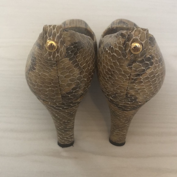 Stuart Weitzman Snakeskin Peep Toe size 7 - Picture 3 of 8